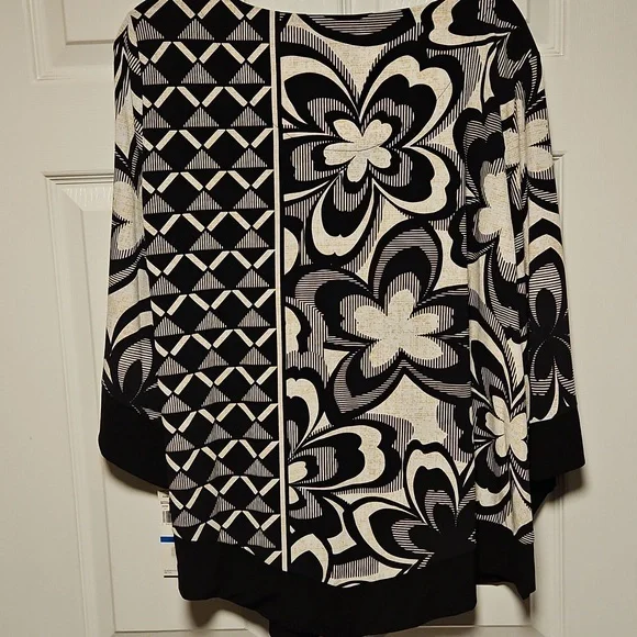 Alfred Dunner Floral Geometric Top - Picture 6 of 8